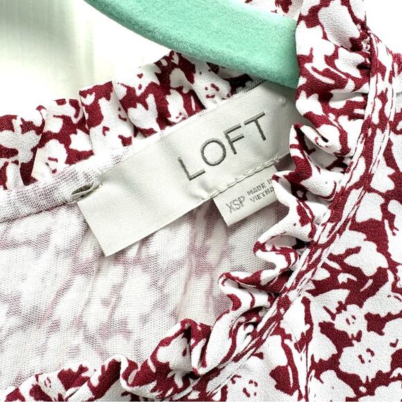 Loft Sleeveless Floral Blouse, Ruffle Neck Crew, Burgundy and White, Size XSP - Picture 2 of 7